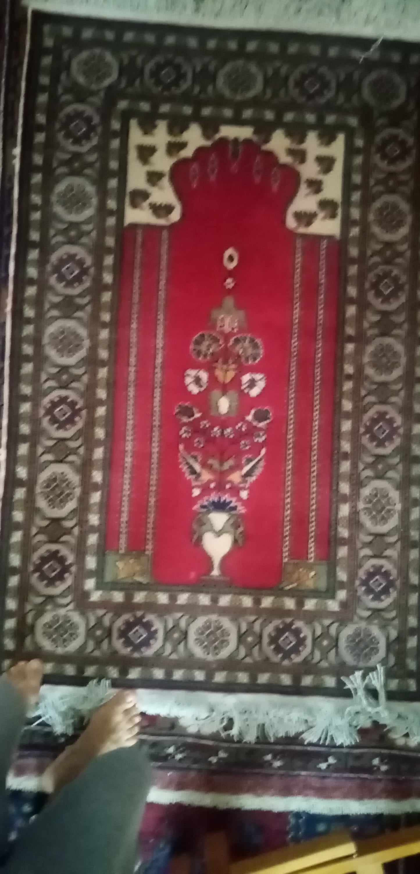 El dokuması Türk halı